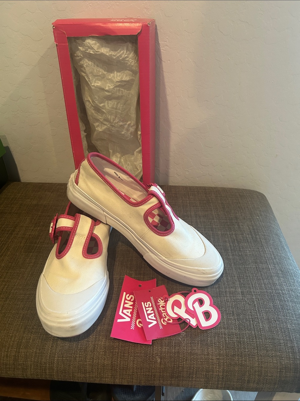 Pre-owned VANS Barbie Mary Jane Shoes size 8.5. Great Condition. Original Box